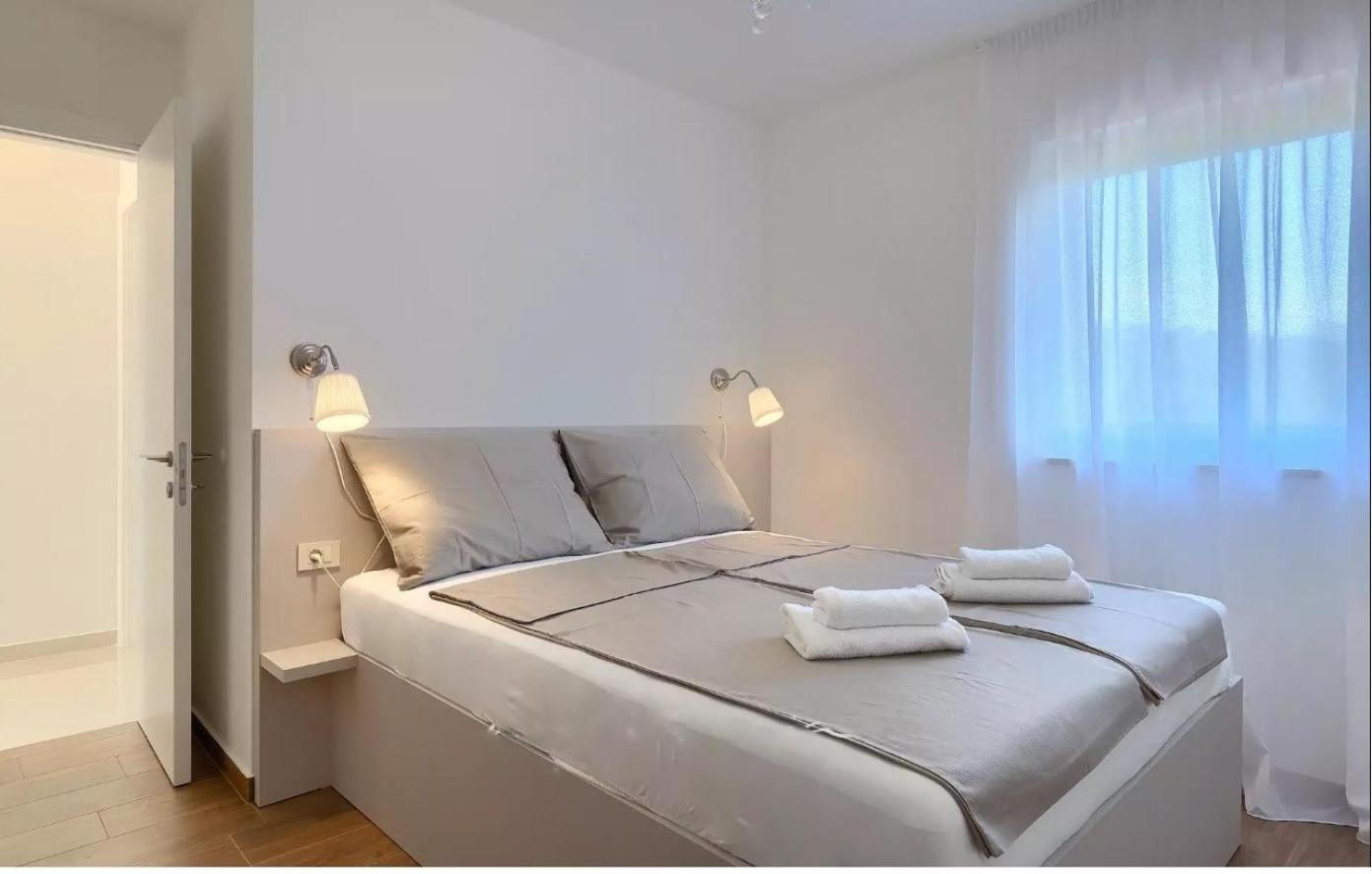 Villa Esmeralda II By Seeadria Agency Novigrad  ภายนอก รูปภาพ